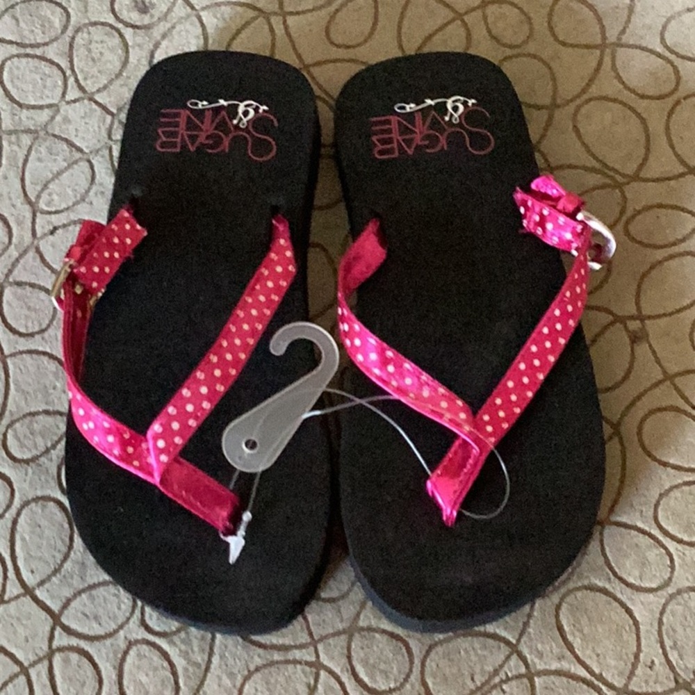 NWT Hot Pink with White Polka Dot Youth Flip Flops